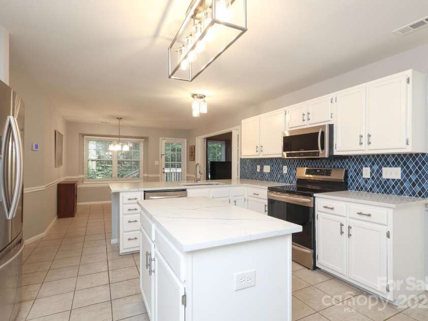 9900 Colvard Circle, Charlotte, NC 28269.  MLS# CAR4264352, YatesRealty ID 32688. Kitchen