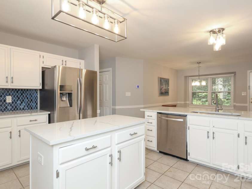 9900 Colvard Circle, Charlotte, NC 28269.  MLS# CAR4264352, YatesRealty ID 32688. Kitchen