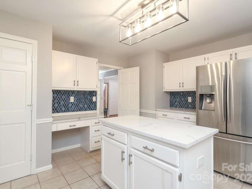9900 Colvard Circle, Charlotte, NC 28269.  MLS# CAR4264352, YatesRealty ID 32688. Kitchen