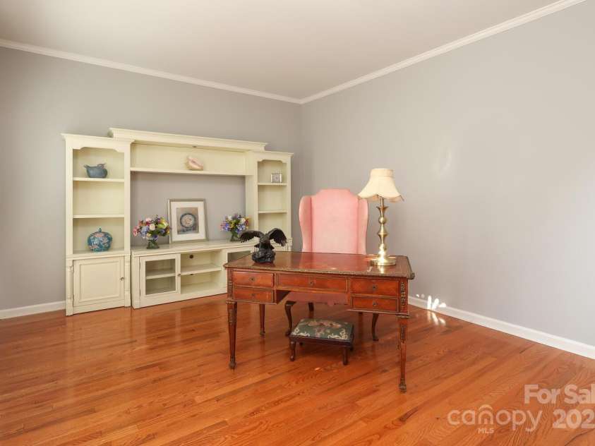 9900 Colvard Circle, Charlotte, NC 28269.  MLS# CAR4264352, YatesRealty ID 32688. Living Room