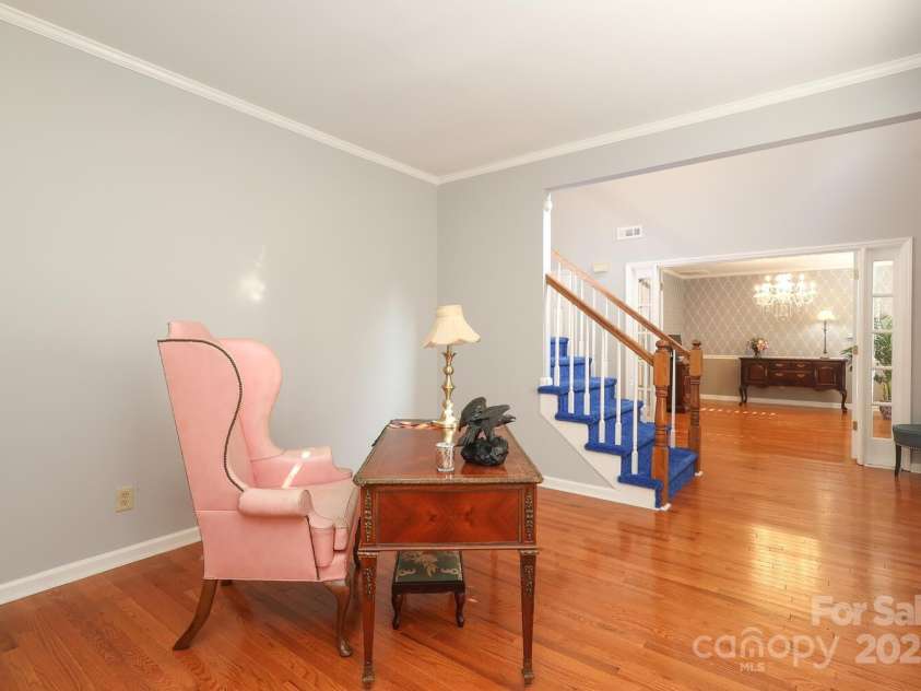 9900 Colvard Circle, Charlotte, NC 28269.  MLS# CAR4264352, YatesRealty ID 32688. Living Room