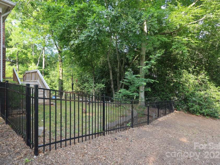 9900 Colvard Circle, Charlotte, NC 28269.  MLS# CAR4264352, YatesRealty ID 32688. New Fencing & Back Yard