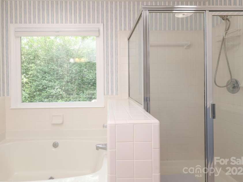 9900 Colvard Circle, Charlotte, NC 28269.  MLS# CAR4264352, YatesRealty ID 32688. Primary Bathroom