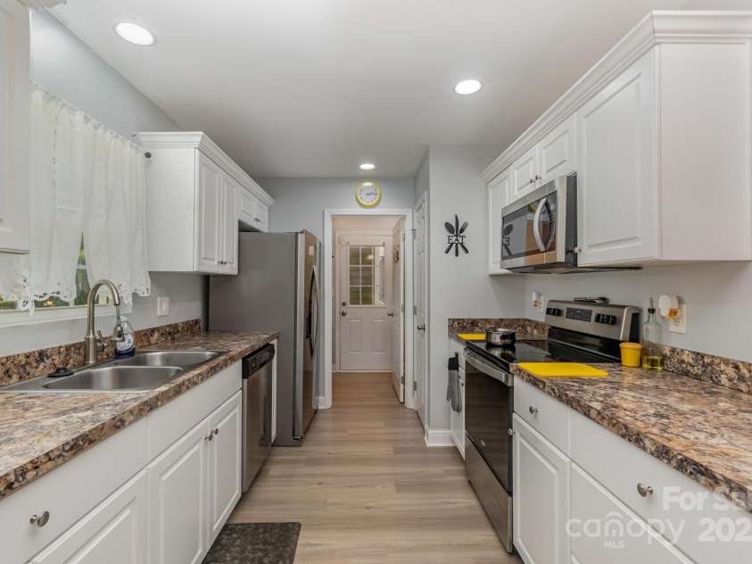 2211 Airport Road, Lancaster, SC 29720.  MLS# CAR4332158, YatesRealty ID 3269. 