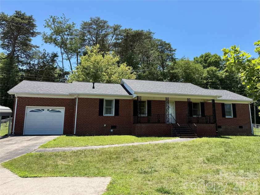 1106 Laurel Woods Drive, Gastonia, NC 28052.  MLS# CAR4395123, YatesRealty ID 32690. 