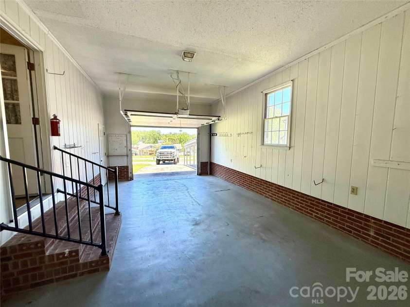 1106 Laurel Woods Drive, Gastonia, NC 28052.  MLS# CAR4395123, YatesRealty ID 32690. 
