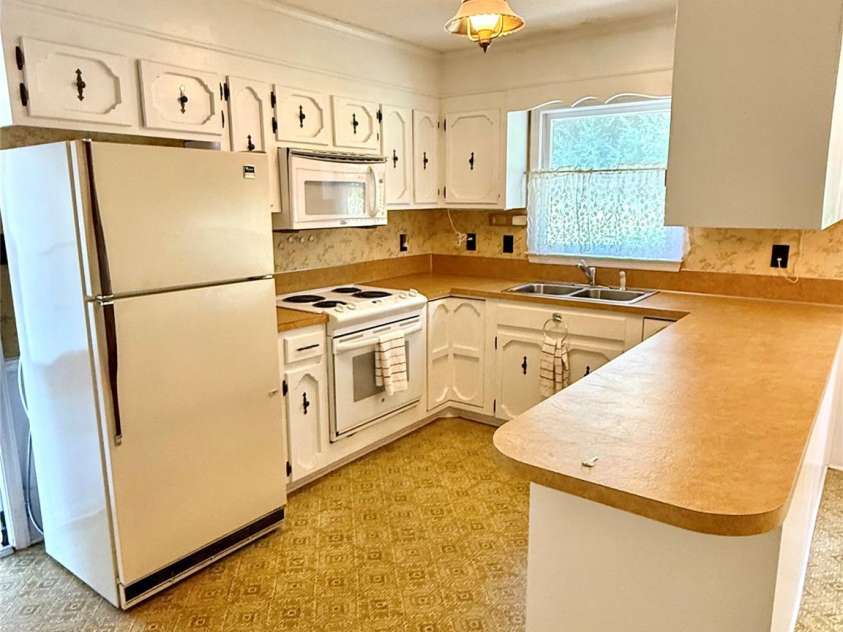 1106 Laurel Woods Drive, Gastonia, NC 28052.  MLS# CAR4395123, YatesRealty ID 32690. 