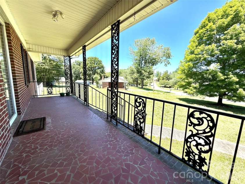 1106 Laurel Woods Drive, Gastonia, NC 28052.  MLS# CAR4395123, YatesRealty ID 32690. 