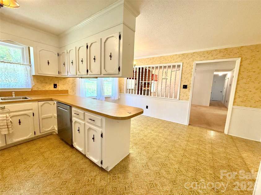 1106 Laurel Woods Drive, Gastonia, NC 28052.  MLS# CAR4395123, YatesRealty ID 32690. 