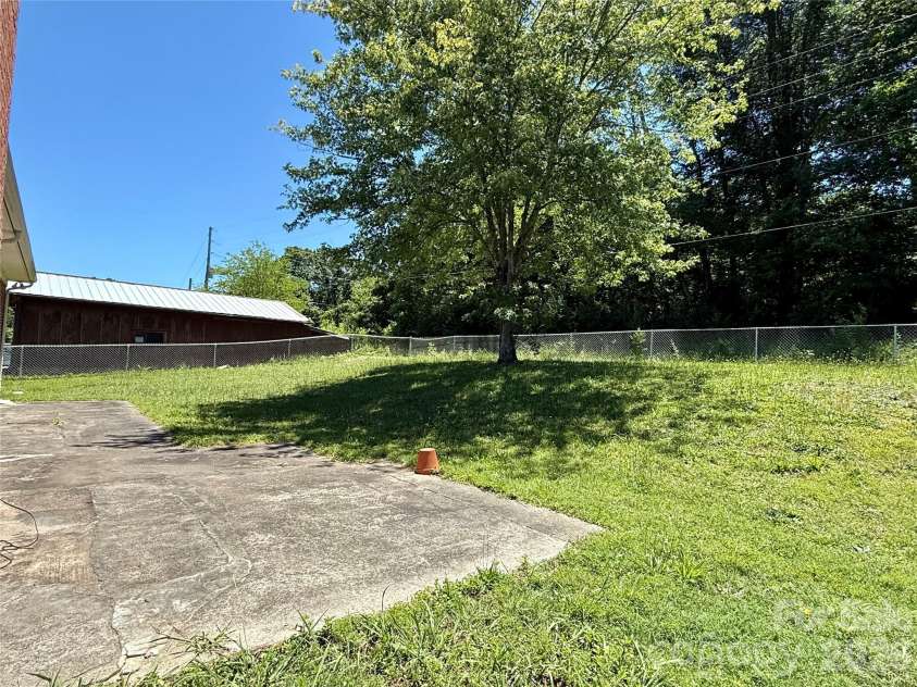 1106 Laurel Woods Drive, Gastonia, NC 28052.  MLS# CAR4395123, YatesRealty ID 32690. 