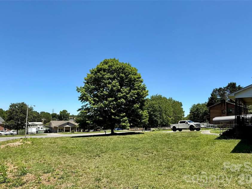 1106 Laurel Woods Drive, Gastonia, NC 28052.  MLS# CAR4395123, YatesRealty ID 32690. 