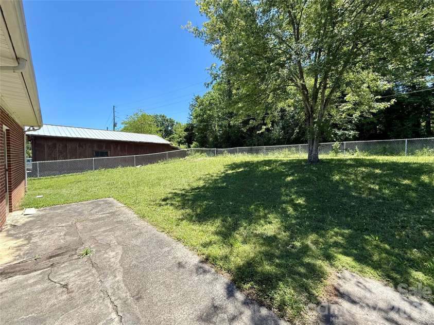 1106 Laurel Woods Drive, Gastonia, NC 28052.  MLS# CAR4395123, YatesRealty ID 32690. 