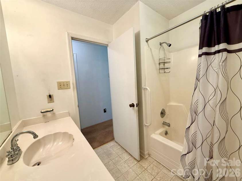 1106 Laurel Woods Drive, Gastonia, NC 28052.  MLS# CAR4395123, YatesRealty ID 32690. 
