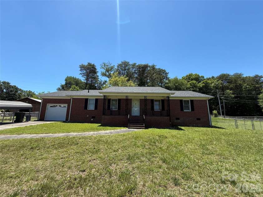 1106 Laurel Woods Drive, Gastonia, NC 28052.  MLS# CAR4395123, YatesRealty ID 32690. 