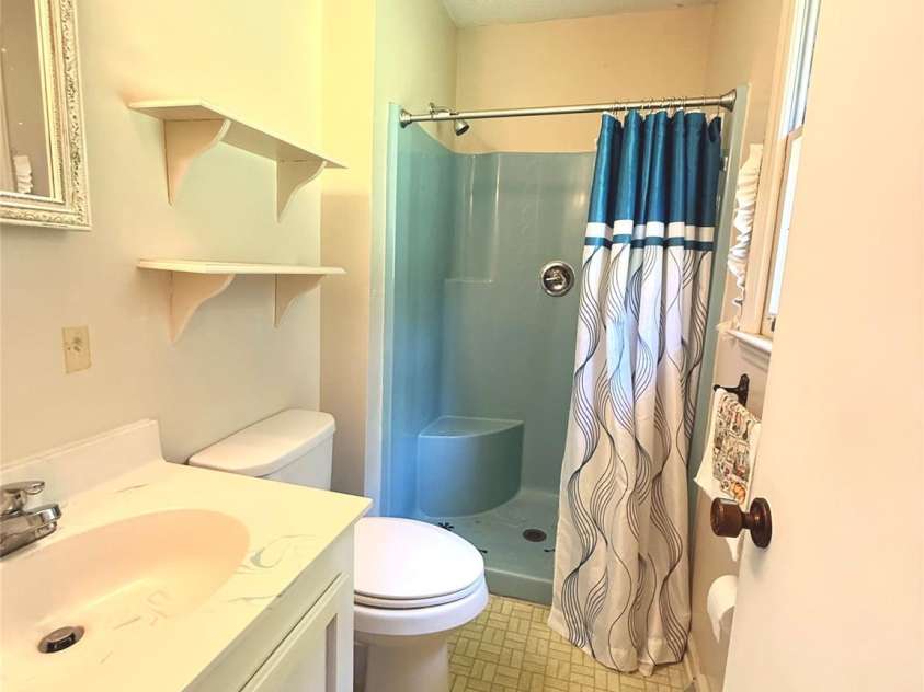 1106 Laurel Woods Drive, Gastonia, NC 28052.  MLS# CAR4395123, YatesRealty ID 32690. 