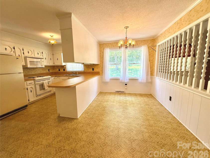 1106 Laurel Woods Drive, Gastonia, NC 28052.  MLS# CAR4395123, YatesRealty ID 32690. 