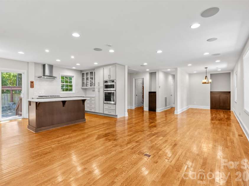2800 Georgia Avenue, Charlotte, NC 28205.  MLS# CAR4360228, YatesRealty ID 32691. 