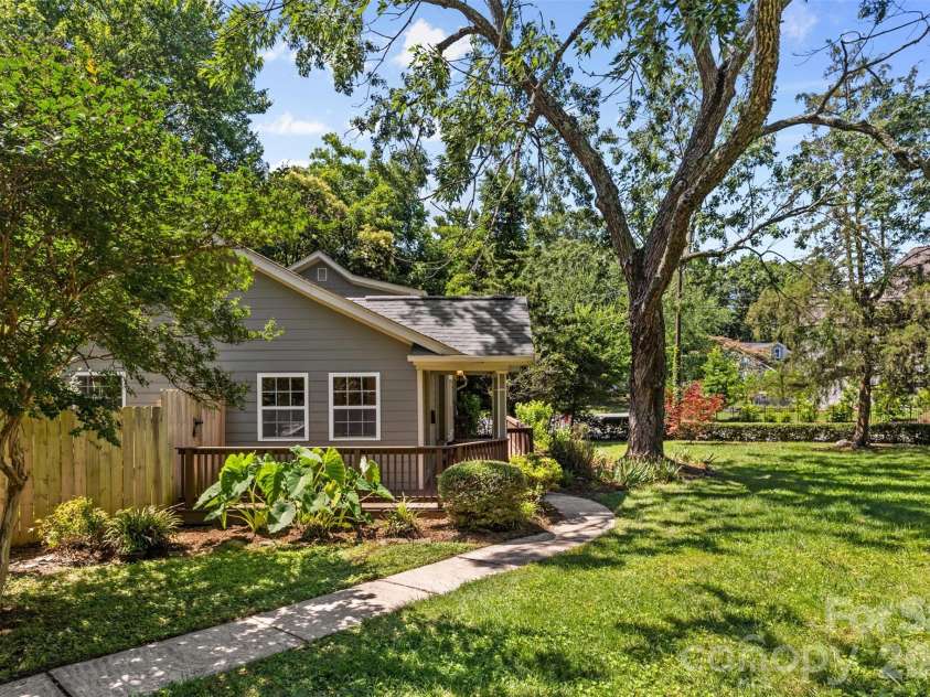 2800 Georgia Avenue, Charlotte, NC 28205.  MLS# CAR4360228, YatesRealty ID 32691. Side Yard