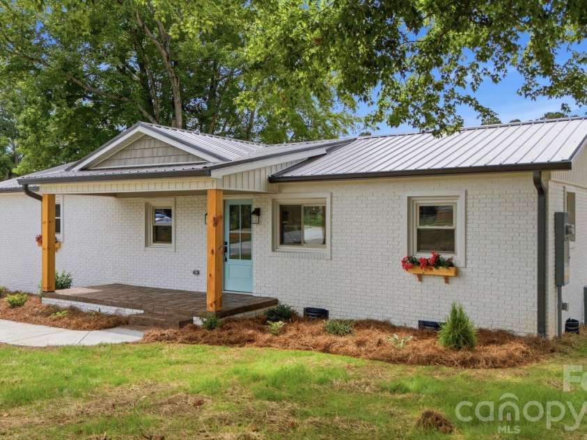 2516 Riverview Road, Lexington, NC 27292.  MLS# CAR4396345, YatesRealty ID 32694. 
