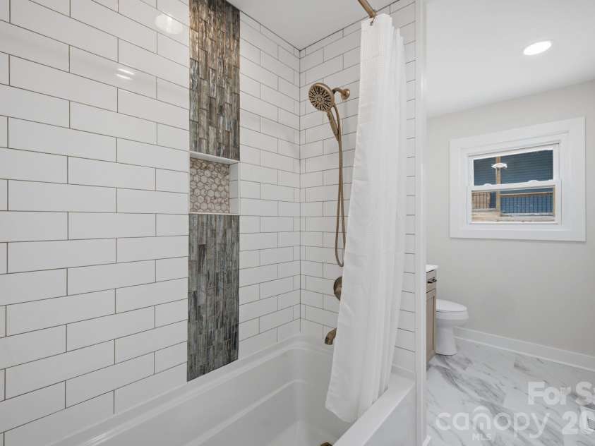 2516 Riverview Road, Lexington, NC 27292.  MLS# CAR4396345, YatesRealty ID 32694. Bathroom between 2 bedrooms