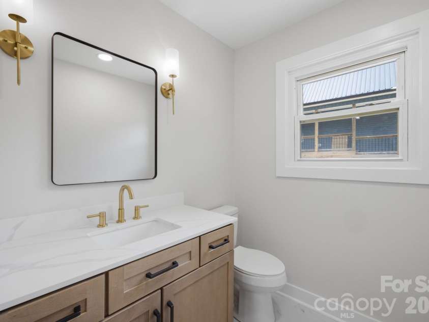 2516 Riverview Road, Lexington, NC 27292.  MLS# CAR4396345, YatesRealty ID 32694. Bathroom between 2 bedrooms