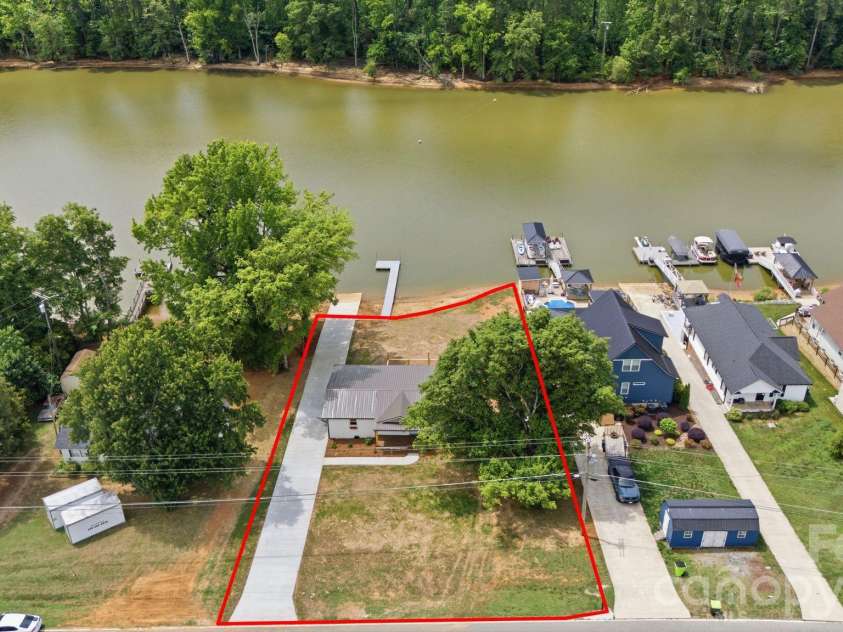 2516 Riverview Road, Lexington, NC 27292.  MLS# CAR4396345, YatesRealty ID 32694. Estimated lot lines