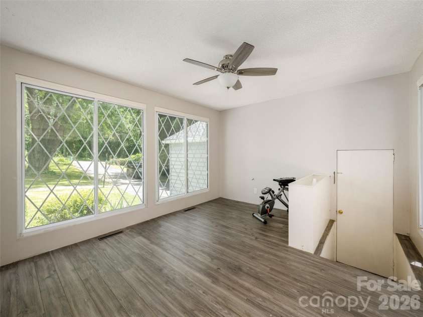 79 Edgewood Drive, Arden, NC 28704.  MLS# CAR4397224, YatesRealty ID 32695. Den