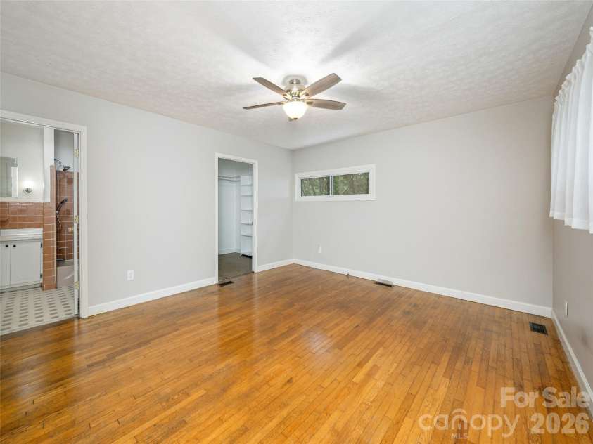 79 Edgewood Drive, Arden, NC 28704.  MLS# CAR4397224, YatesRealty ID 32695. Primary Bedroom