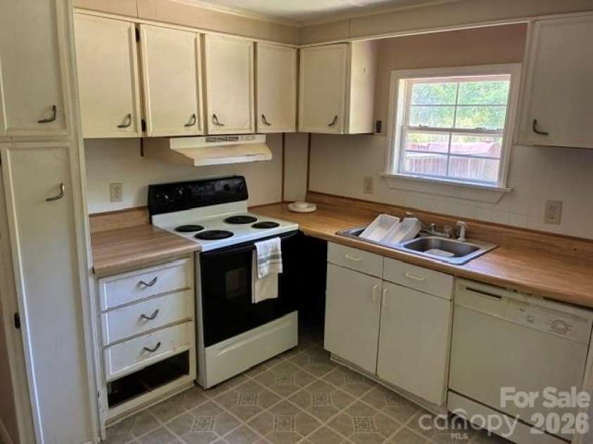 419 Blue Ridge Road, Black Mountain, NC 28711.  MLS# CAR4395478, YatesRealty ID 32696. Kitchen