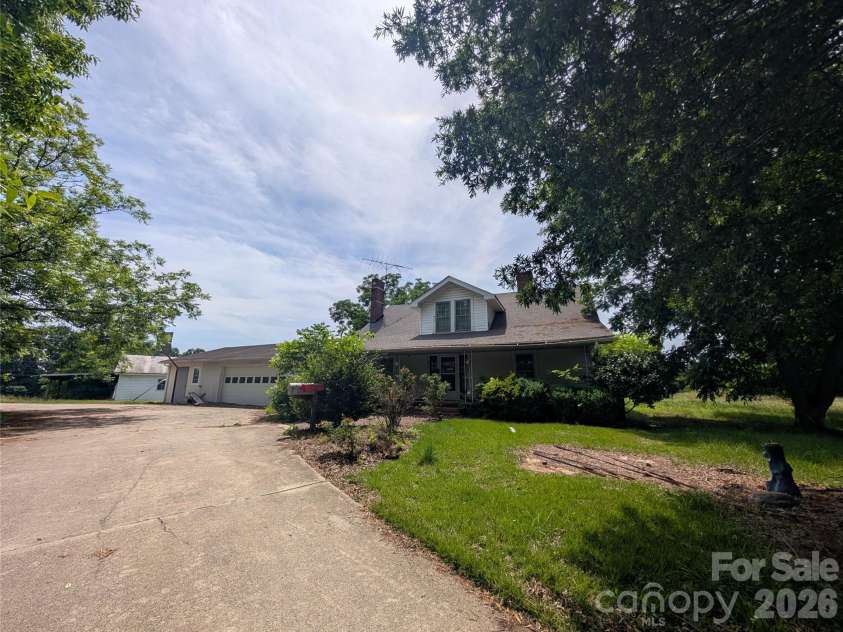 2618 Oakview Drive, Concord, NC 28027.  MLS# CAR4388941, YatesRealty ID 32697. 