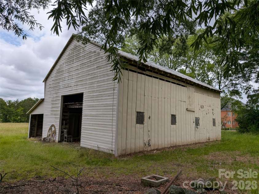 2618 Oakview Drive, Concord, NC 28027.  MLS# CAR4388941, YatesRealty ID 32697. 