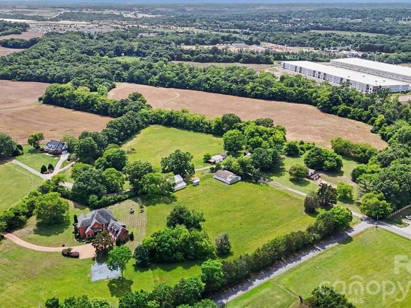 2618 Oakview Drive, Concord, NC 28027.  MLS# CAR4388941, YatesRealty ID 32697. 
