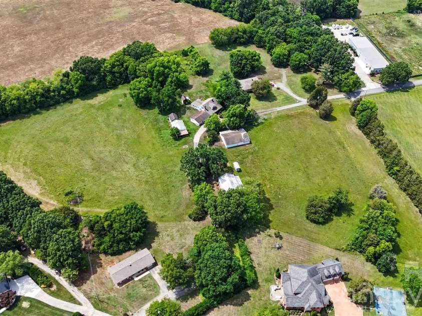 2618 Oakview Drive, Concord, NC 28027.  MLS# CAR4388941, YatesRealty ID 32697. 
