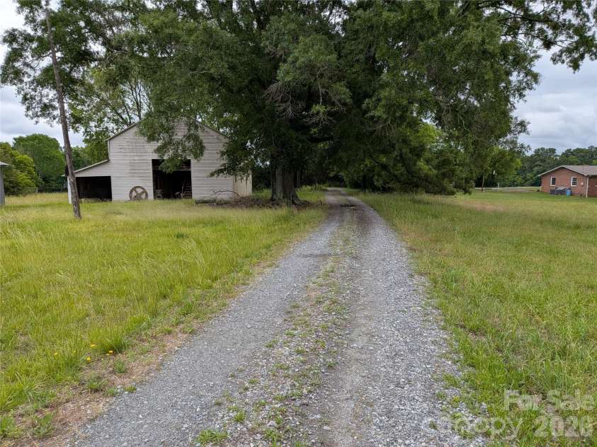 2618 Oakview Drive, Concord, NC 28027.  MLS# CAR4388941, YatesRealty ID 32697. 