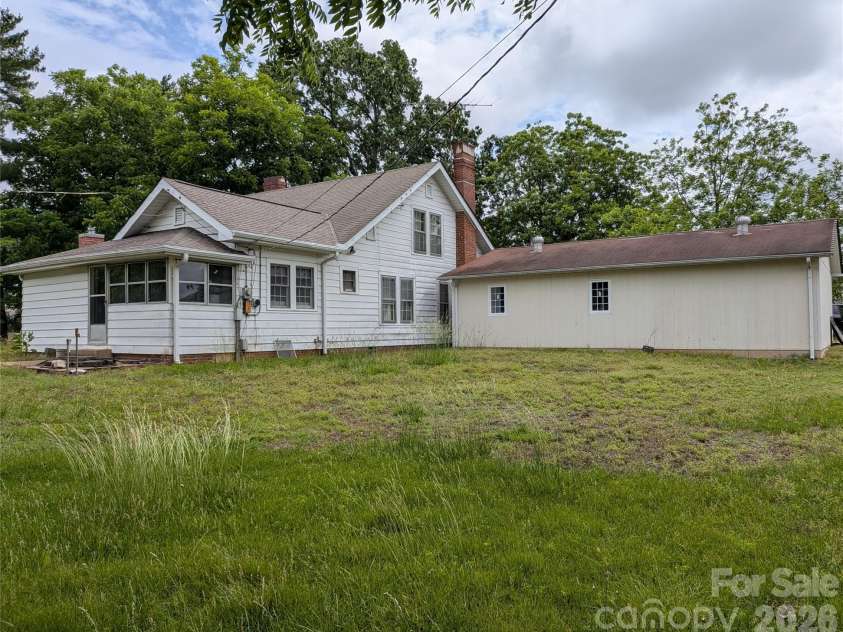2618 Oakview Drive, Concord, NC 28027.  MLS# CAR4388941, YatesRealty ID 32697. 