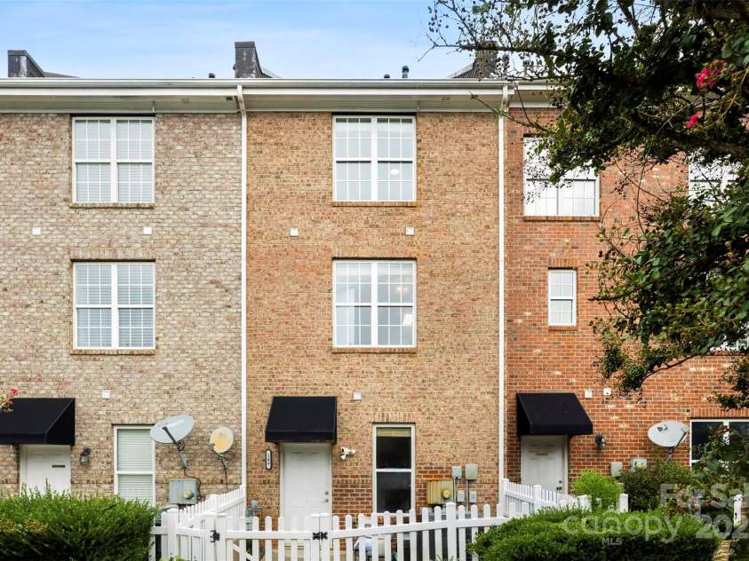 149 Market place Avenue, Mooresville, NC 28117.  MLS# CAR4285381, YatesRealty ID 32698. 