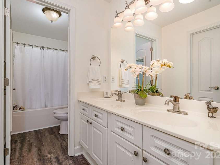 18643 Harborside Drive, Cornelius, NC 28031.  MLS# CAR4243149, YatesRealty ID 32699. Primary Ensuite Bath with dual sinks