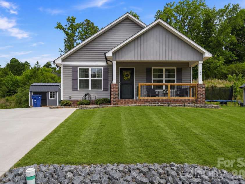 726 Parker Street, Albemarle, NC 28001.  MLS# CAR4394845, YatesRealty ID 32699. 