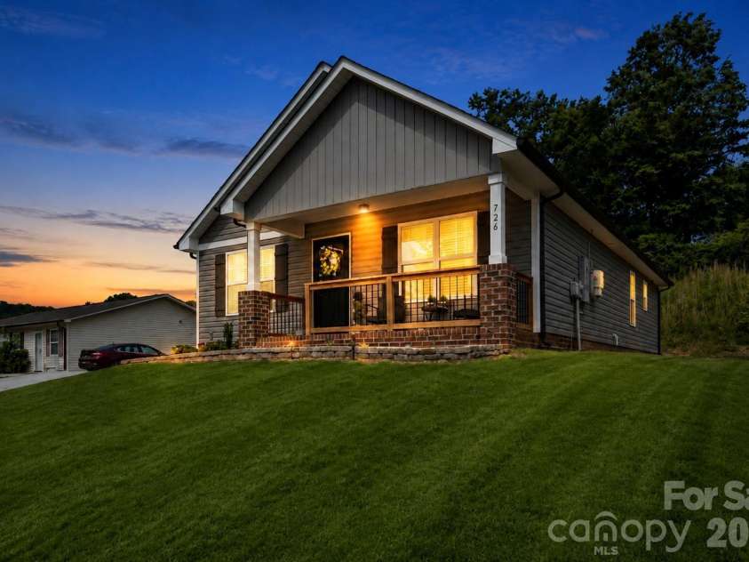 726 Parker Street, Albemarle, NC 28001.  MLS# CAR4394845, YatesRealty ID 32699. 