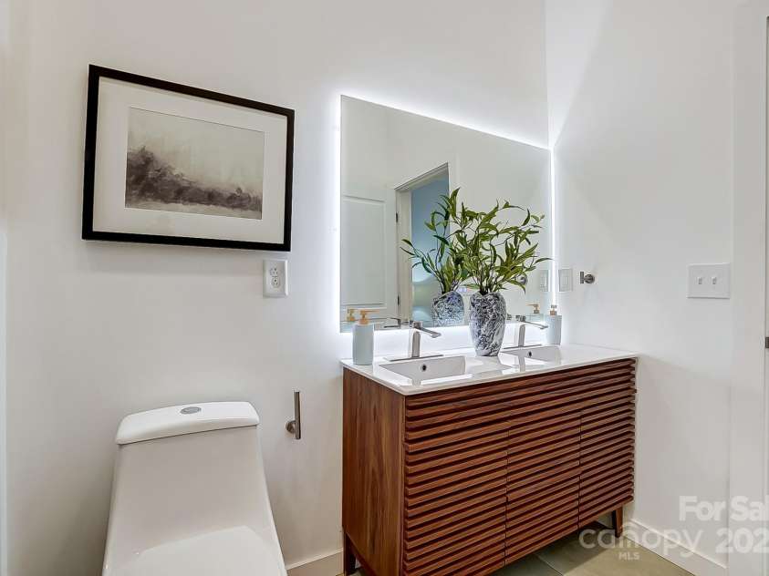 1410 Deborah Circle, Shelby, NC 28150.  MLS# CAR4207250, YatesRealty ID 327. 2nd Bathroom