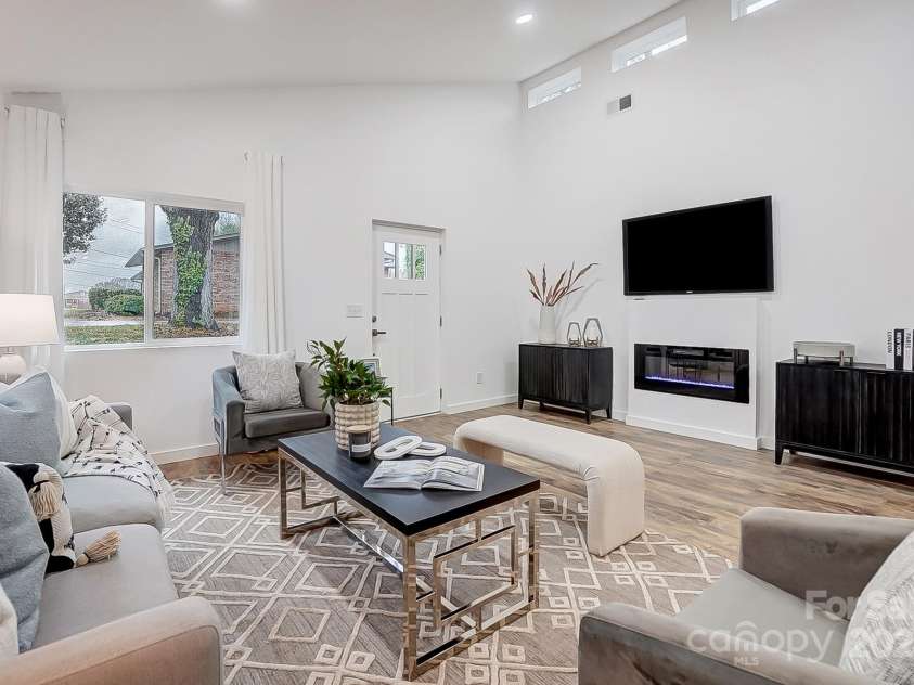 1410 Deborah Circle, Shelby, NC 28150.  MLS# CAR4207250, YatesRealty ID 327. Open Living Room