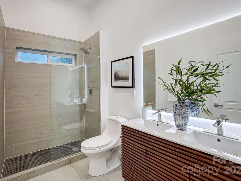 1410 Deborah Circle, Shelby, NC 28150.  MLS# CAR4207250, YatesRealty ID 327. Primary Bathroom