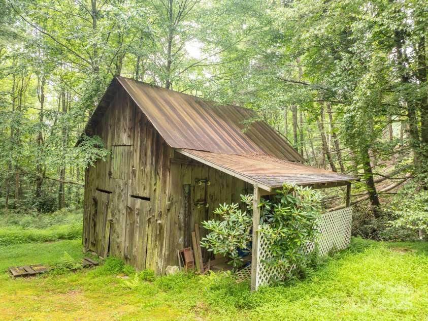 230 West Cove Lane, Boone, NC 28607.  MLS# CAR4319772, YatesRealty ID 327. 