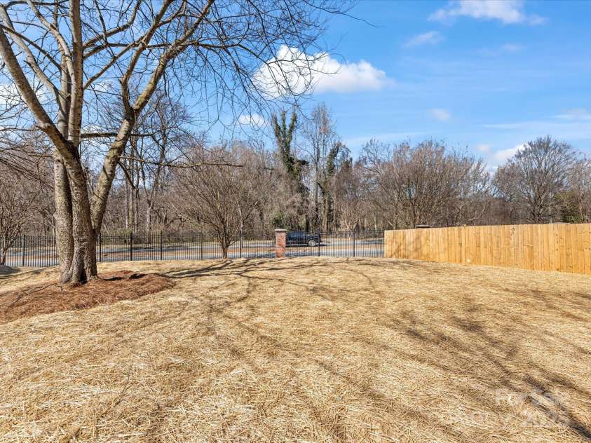 3215 Isenhour Street, Charlotte, NC 28206.  MLS# CAR4227604, YatesRealty ID 3270. 