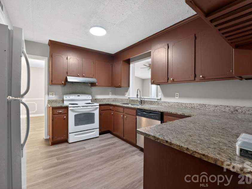 7129 Walnut Wood Drive, Charlotte, NC 28227.  MLS# CAR4338715, YatesRealty ID 3270. 