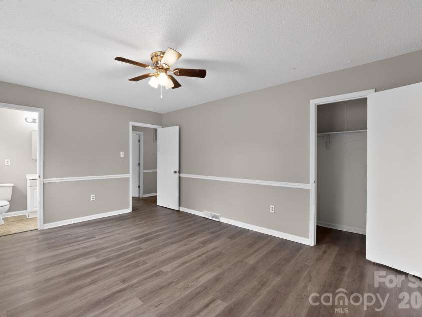 7129 Walnut Wood Drive, Charlotte, NC 28227.  MLS# CAR4338715, YatesRealty ID 3270. 