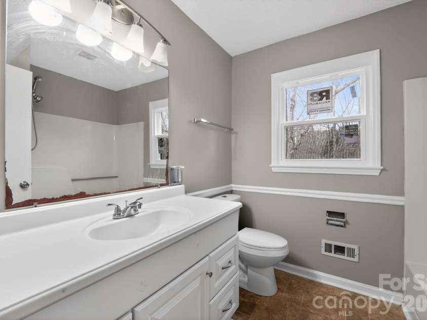 7129 Walnut Wood Drive, Charlotte, NC 28227.  MLS# CAR4338715, YatesRealty ID 3270. 