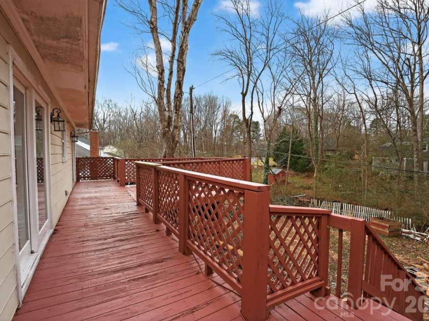 7129 Walnut Wood Drive, Charlotte, NC 28227.  MLS# CAR4338715, YatesRealty ID 3270. 