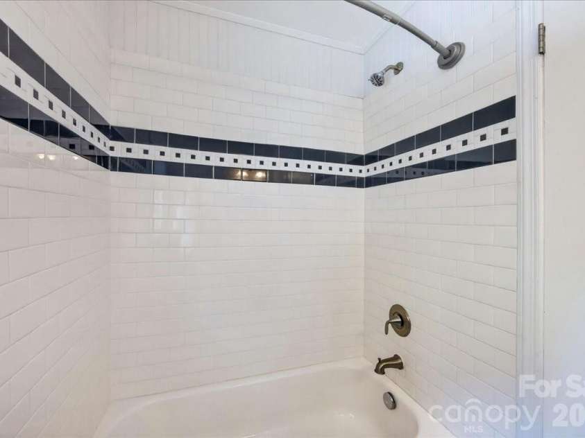 3425 Airlie Street, Charlotte, NC 28205.  MLS# CAR4353108, YatesRealty ID 32700. 