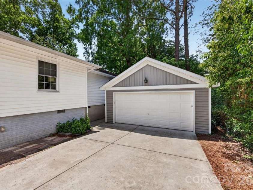 3425 Airlie Street, Charlotte, NC 28205.  MLS# CAR4353108, YatesRealty ID 32700. 